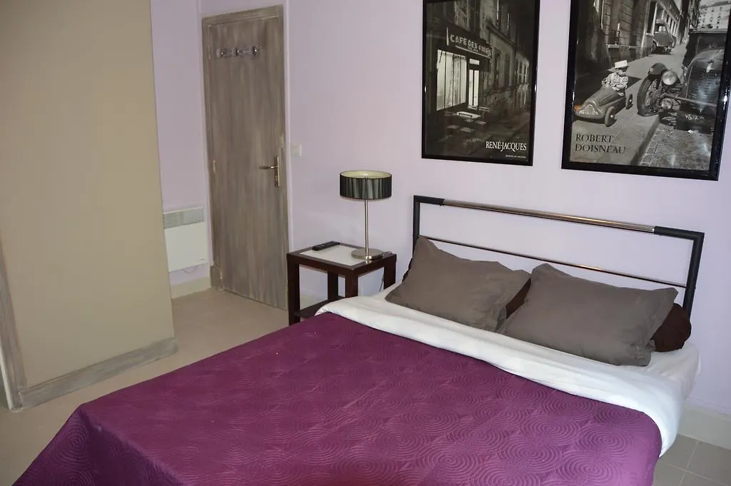 **  Hotel Saint Georges Paris France