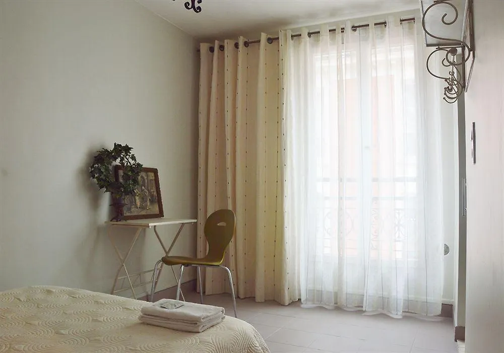 פריז Hotel Saint Georges 2*,