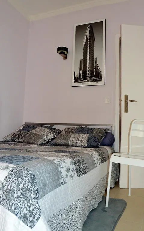 **  פריז Hotel Saint Georges צרפת