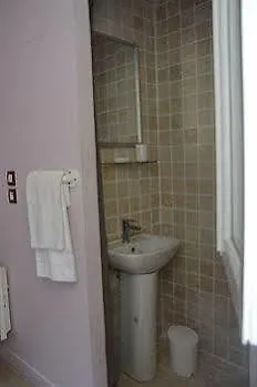 **  פריז Hotel Saint Georges צרפת